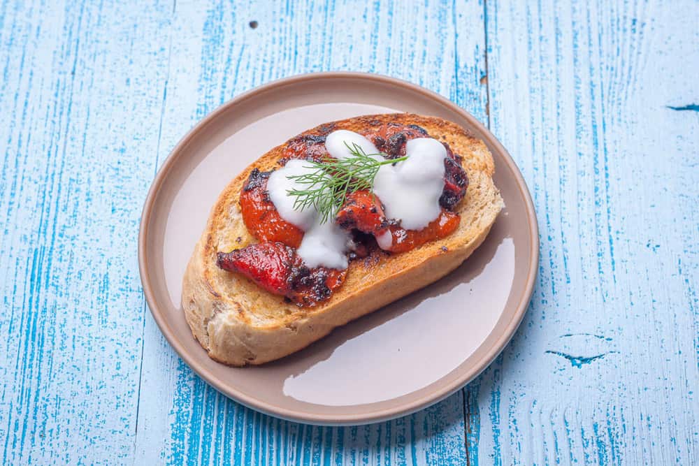 Veganer Lachs aus gegrillter & marinierter Paprika