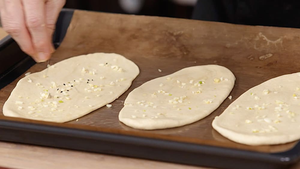 Zubereitung Garlic Naan