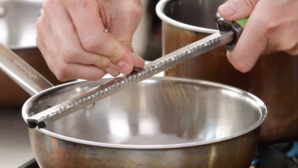 Zubereitung Rotweinbirne mit Tonkacreme