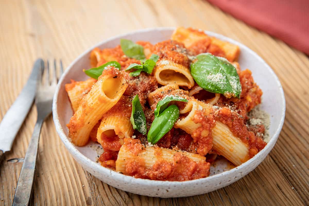 Rigatoni mit Gemüse-Bolognese