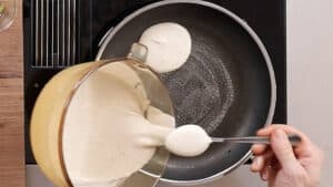 Zubereitung Pancakes mit Paprika-Lachs