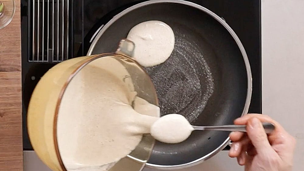 Zubereitung Pancakes mit Paprika-Lachs