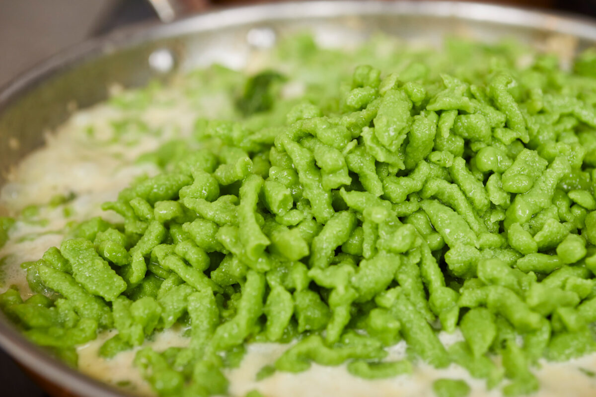 Vegane Spinatspätzle mit cremiger Sahnesauce