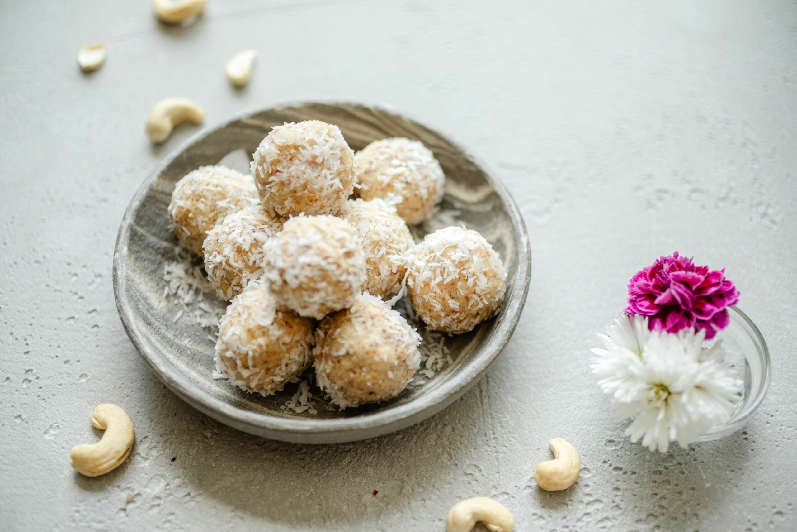 Vegane Energyballs mit Kokos