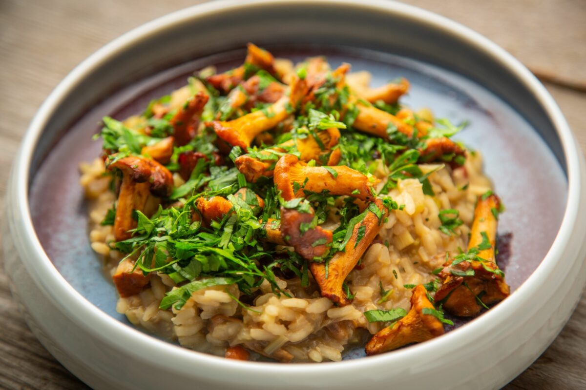 Veganes Risotto mit gegrillten Pfifferlingen