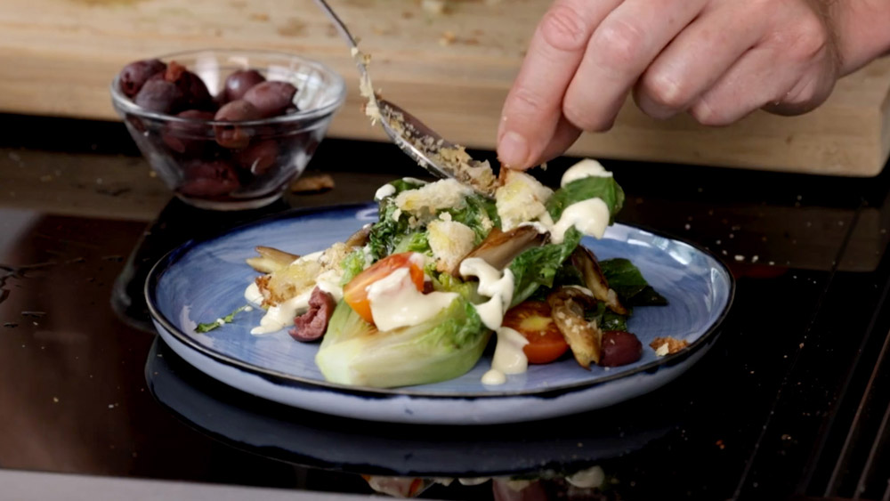 Zubereitung veganer Caesar Salad