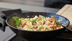 Zubereitung glutenfreier Couscous-Salat