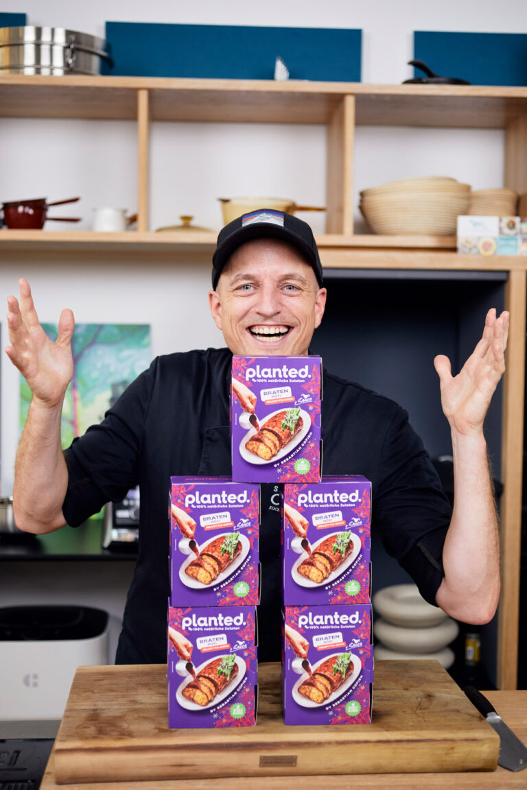 Veganer Sauerbraten mit viel Sauce, Rahmwirsing und Spätzle