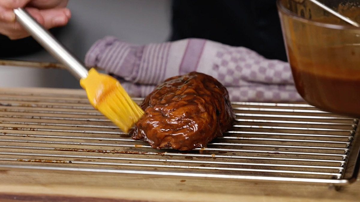 Veganer Sauerbraten mit viel Sauce, Rahmwirsing und Spätzle