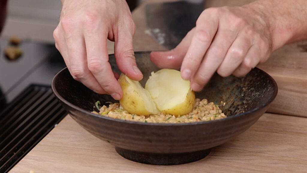 Zubereitung veganer Lauch-Hack-Eintopf