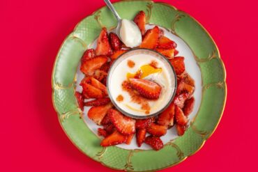 Zitrus Panna Cotta mit Erdbeeren