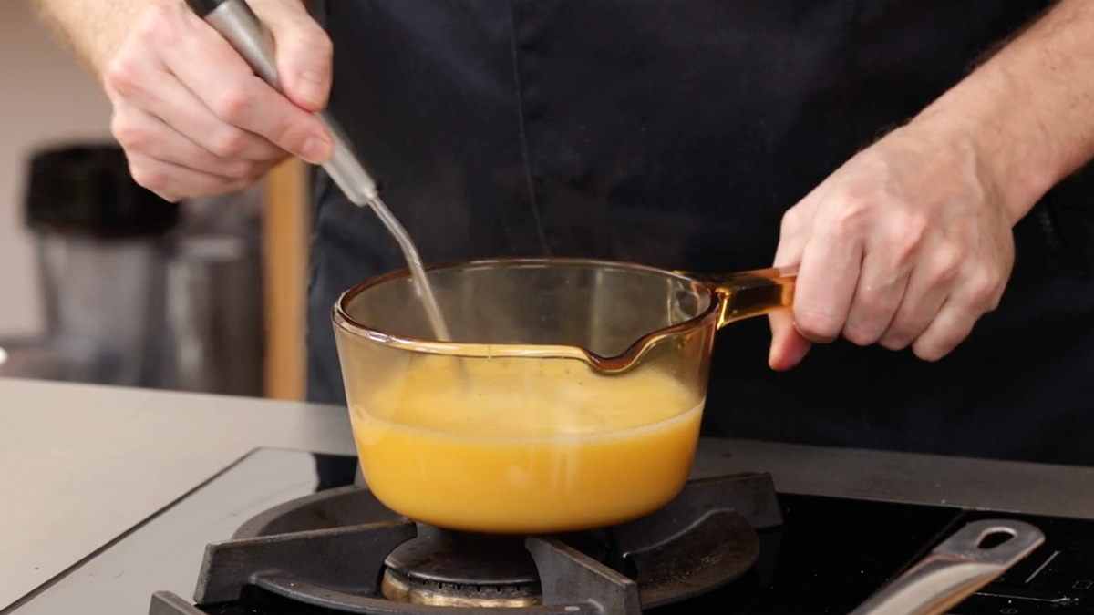 Vegane Bayerische Creme mit Himbeeren &amp; Sahne