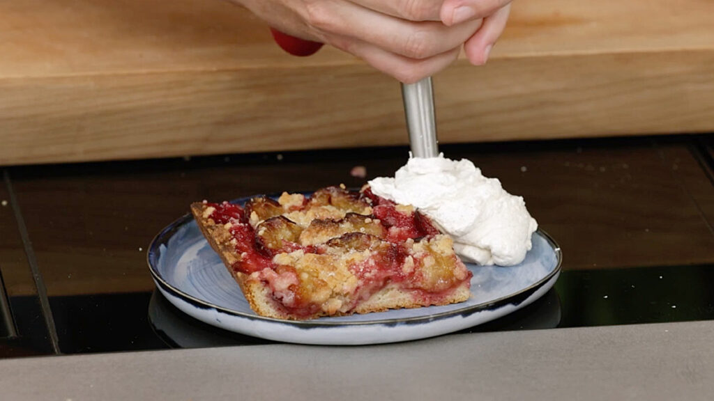 Zubereitung veganer Zwetschgenkuchen