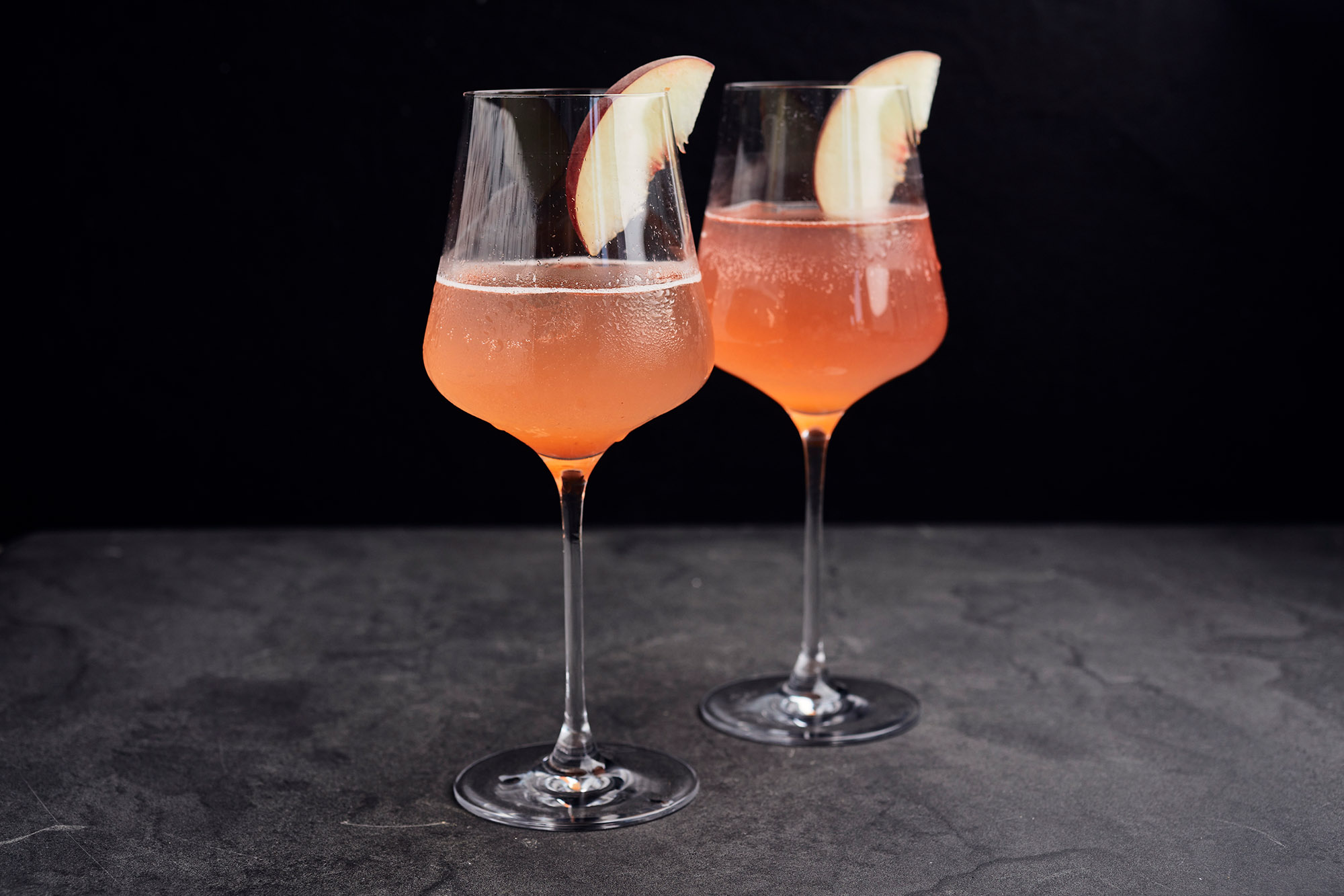 Pfirsich-Sirup-Drinks