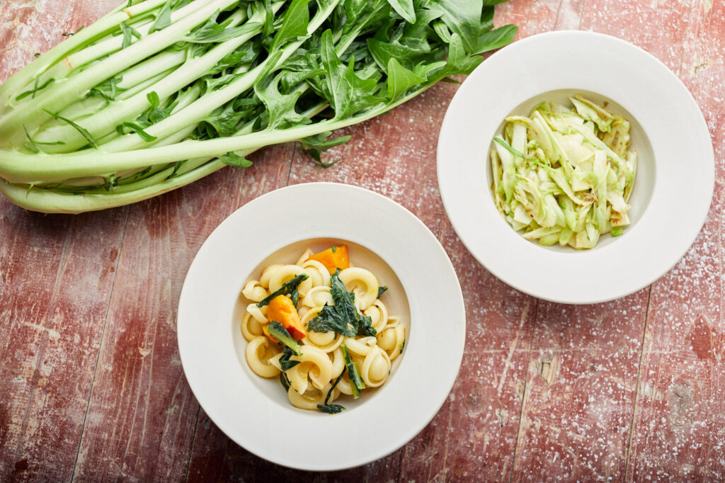 Puntarelle-Pasta und Puntarelle-Salat