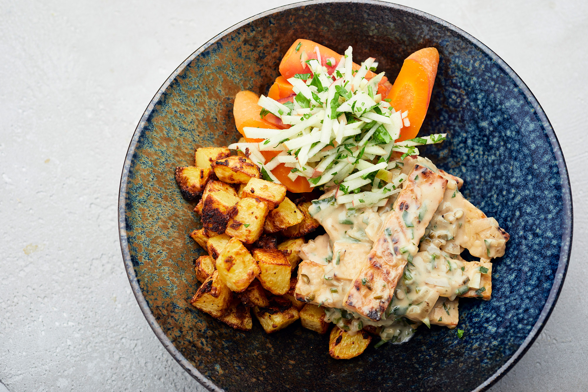 Vegane Winterbowl mit Tempeh