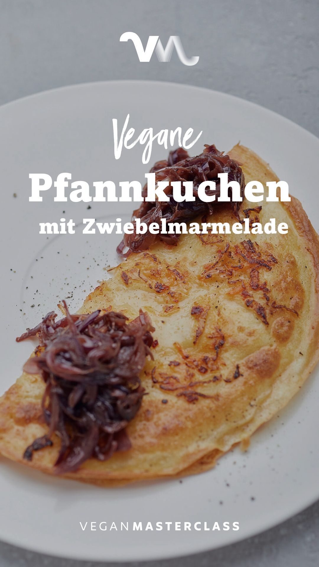 Vegane deftige Pfannkuchen mit Zwiebelmarmelade Vegane deftige Pfannkuchen mit Zwiebelmarmelade