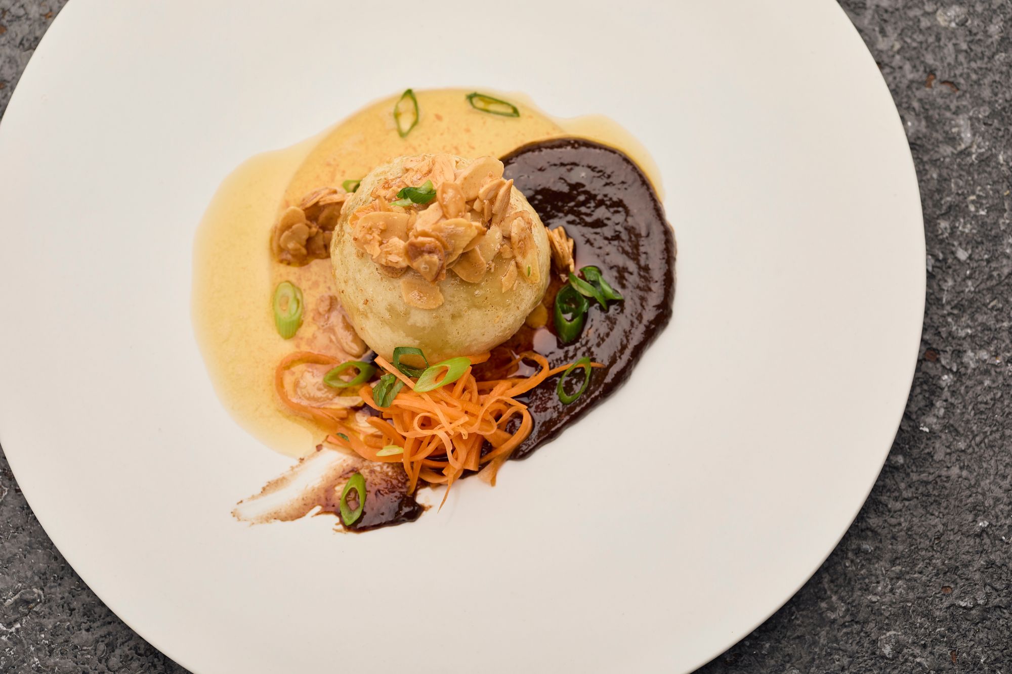 Dampfnudel mit Nussbutter