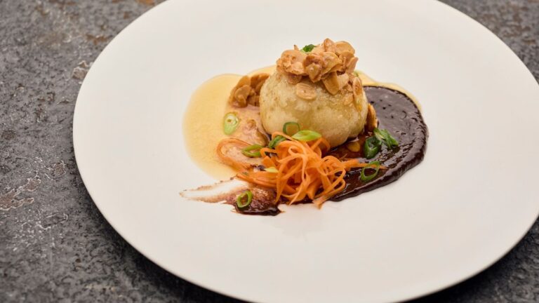 Dampfnudel mit Nussbutter